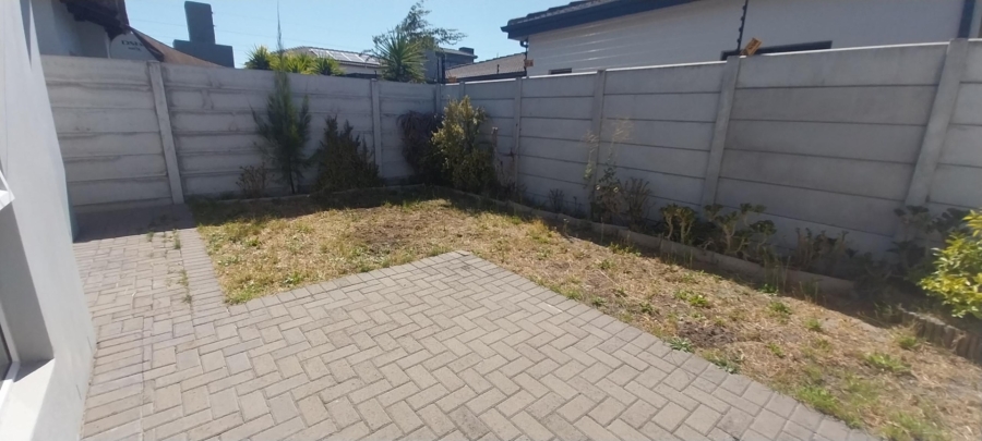 To Let 2 Bedroom Property for Rent in Parklands North Western Cape